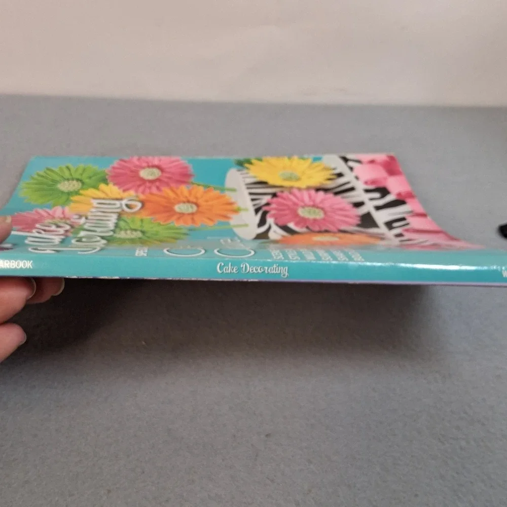2013 Wilton Yearbook Cake Decorating Wilton 2013 Paperback